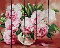 Милые пионы в прозрачной вазе