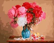 Пионы в голубой вазе и персики