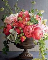 Пионы в интересной вазе