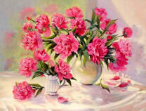 Два букета пионов на столе