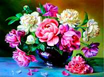 Ваза с яркими пионами