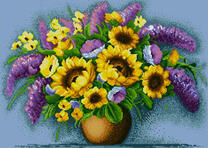 Подсолнухи и сиреневые цветы в одном букете