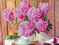 Букет пионов, чай и слива