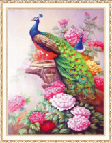 Два павлина на горе надо пионами