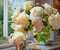 Крупные белые пионы на окне