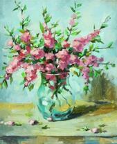 Цветущая сакура в прозрачной вазе