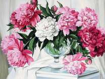 Букет пионов в красивой прозрачной вазе