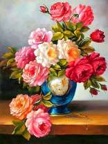 Синяя ваза с букетом пионов